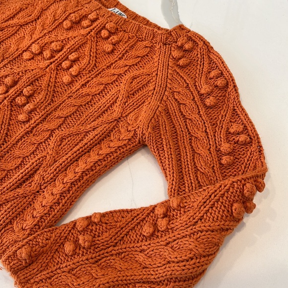 Pullover Burnt Orange Sweater Size M very short bodied 17”hits a few“ below boob - Picture 3 of 8